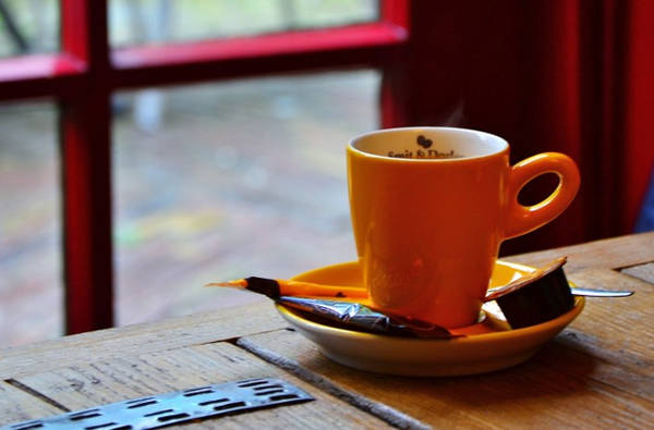 Gợi ý ăn chơi Hà Nội tại quán cafe ngắm mưa
