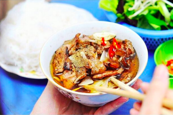 Bún chả Hương Liên còn được gọi là bún chả Lê Văn Hưu (@linhgerly)