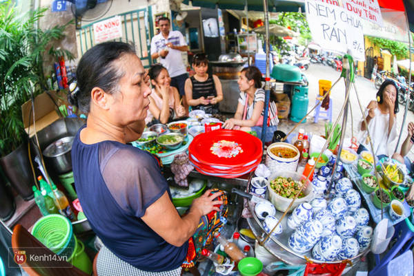 Hàng ốc Bà Câm ngon tại Tống Duy Tân Hà Nội