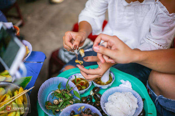Không gian hàng ốc ngon Hà Nội