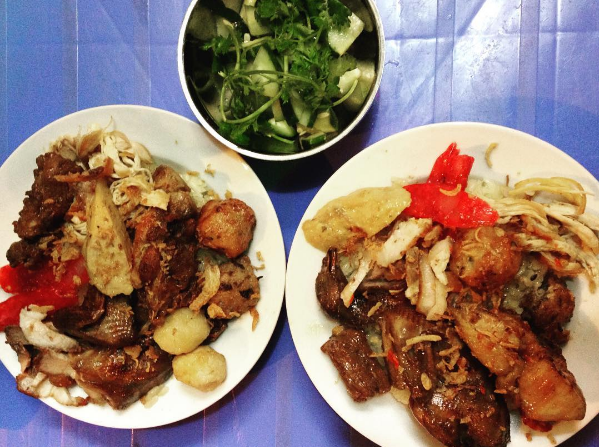 Xôi sườn sốt cay tại Xôi Trường Chinh
