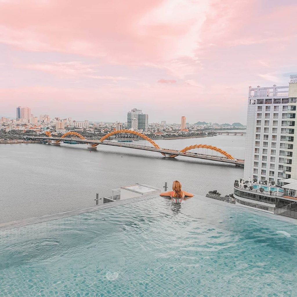 Hồ bơi vô cực Đà Nẵng tại Val Soleil Hotel
