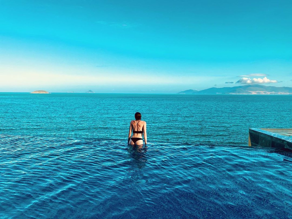 Royal Beach Boton Blue Hotel & Spa có hồ bơi vô cực ở Nha Trang cực hot