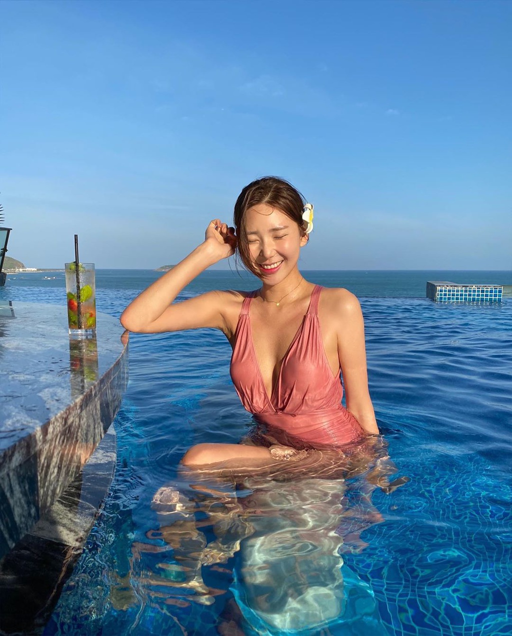 Khám phá hồ bơi vô cực ở Nha Trang độc đáo tại tầng 7