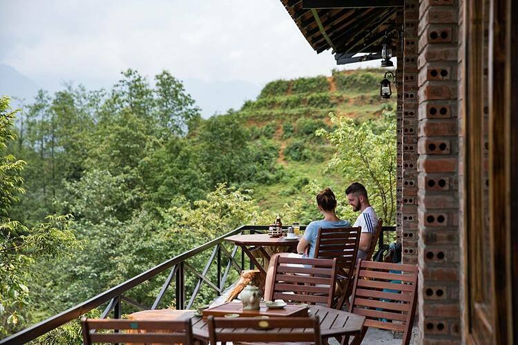 Chapa Ecolodge - homestay Sapa nằm trên đồi hướng xuống thung lũng Mường Hoa