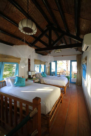 Phòng ngủ homestay An Bàng Seaside Village view biển thoáng mát