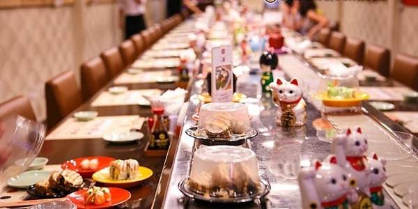Buffet Sài Gòn sushi băng chuyền