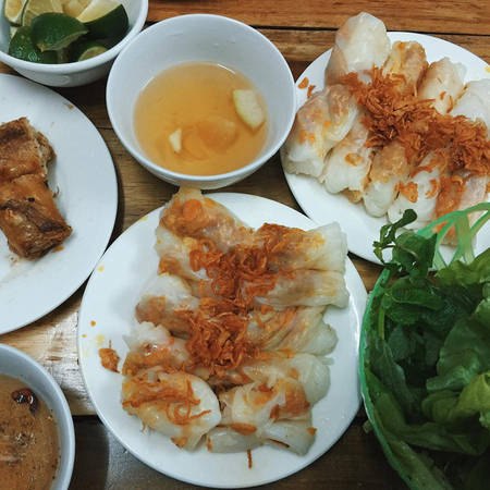 Bánh cuốn Thanh Hóa nhân tôm thịt hấp dẫn