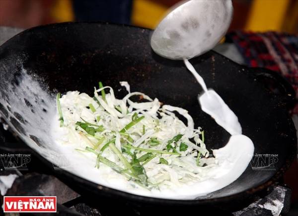 Bánh khoái tép nồi gang Thanh Hóa