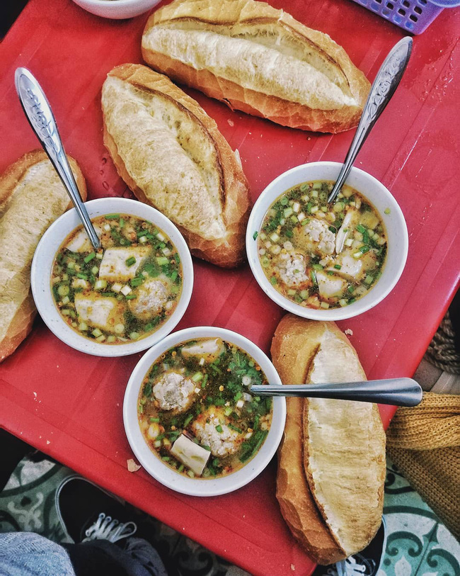 Bánh mì xíu mại đặc sản Đà Lạt