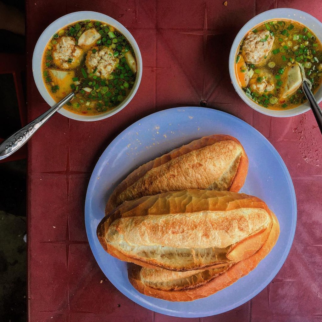 Bánh mì xíu mại đặc sản Đà Lạt