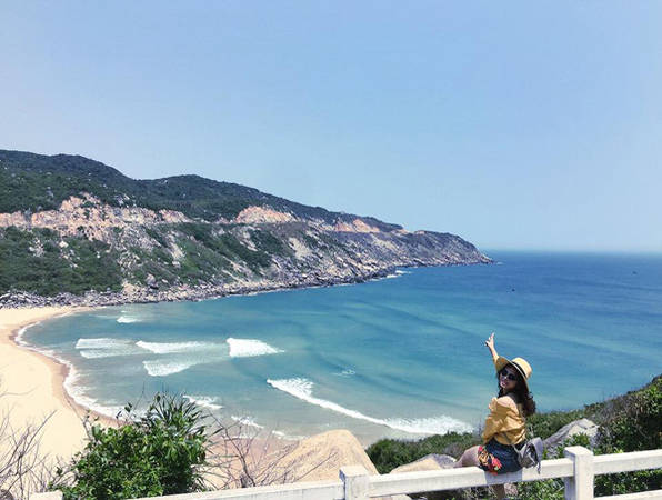 4-nang-doc-than-kham-pha-con-duong-giua-bien-o-khanh-hoa-ivivu-1