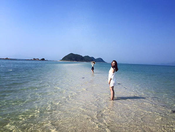 4-nang-doc-than-kham-pha-con-duong-giua-bien-o-khanh-hoa-ivivu-16