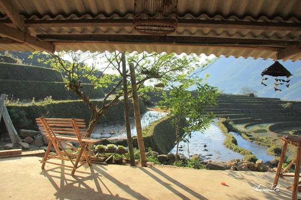 17h: Tham quan bãi đá cổ với những hoa văn trên đá với nhiều hình thù như bậc thang, hình người, con đường, chữ viết,.. là bằng chứng cho thấy sự có mặt của người tiền sử ở Lào Cai. Nhận phòng ở bản Tả Van. 19h: Ăn tối cùng gia đình người Mông, người Dáy ở Tà Van, tìm hiểu nếp sinh hoạt của đồng bào dân tộc thiểu số tại đây. 17h: Tham quan bãi đá cổ với những hoa văn trên đá với nhiều hình thù như bậc thang, hình người, con đường, chữ viết,.. là bằng chứng cho thấy sự có mặt của người tiền sử ở Lào Cai. Nhận phòng ở bản Tả Van. 19h: Ăn tối cùng gia đình người Mông, người Dáy ở Tà Van, tìm hiểu nếp sinh hoạt của đồng bào dân tộc thiểu số tại đây.