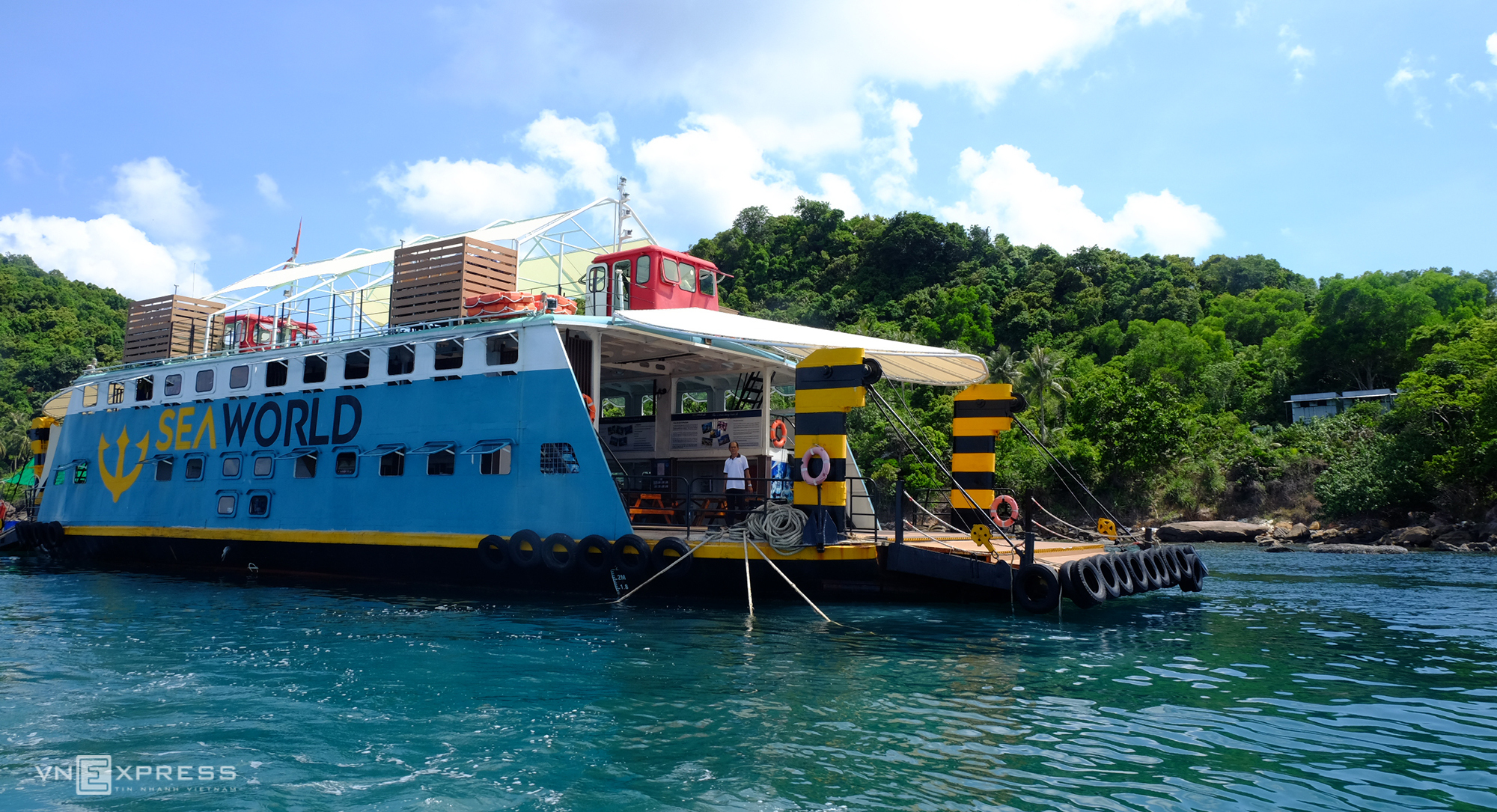 Điểm trải nghiệm đi bộ dưới đáy biển tour Phú Quốc 4 ngày