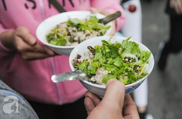 4-quan-banh-duc-nong-nhac-den-ten-da-thay-ngon-o-ha-noi-hom-nay-ban-nen-thu-ngay-ivivu-12