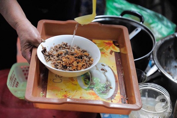 4-quan-banh-duc-nong-nhac-den-ten-da-thay-ngon-o-ha-noi-hom-nay-ban-nen-thu-ngay-ivivu-24