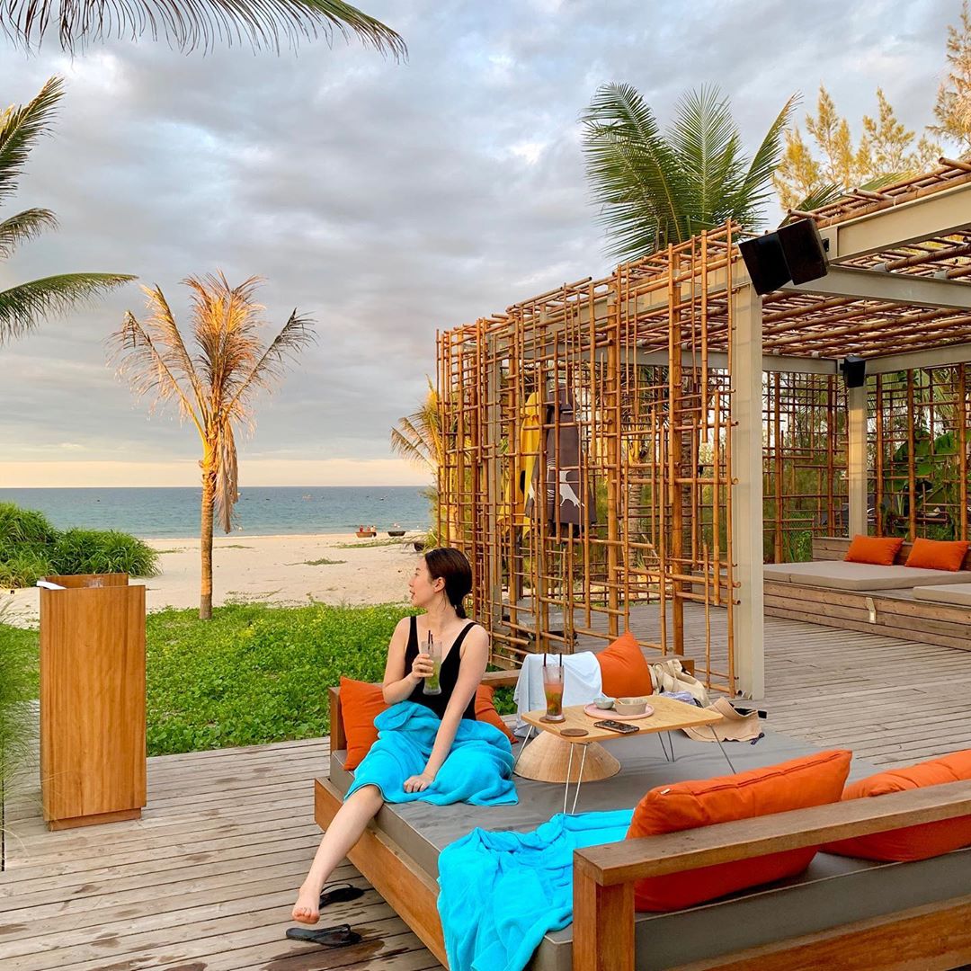 Không gian Blush Beach Club Hoi An quán bar Hội An view biển
