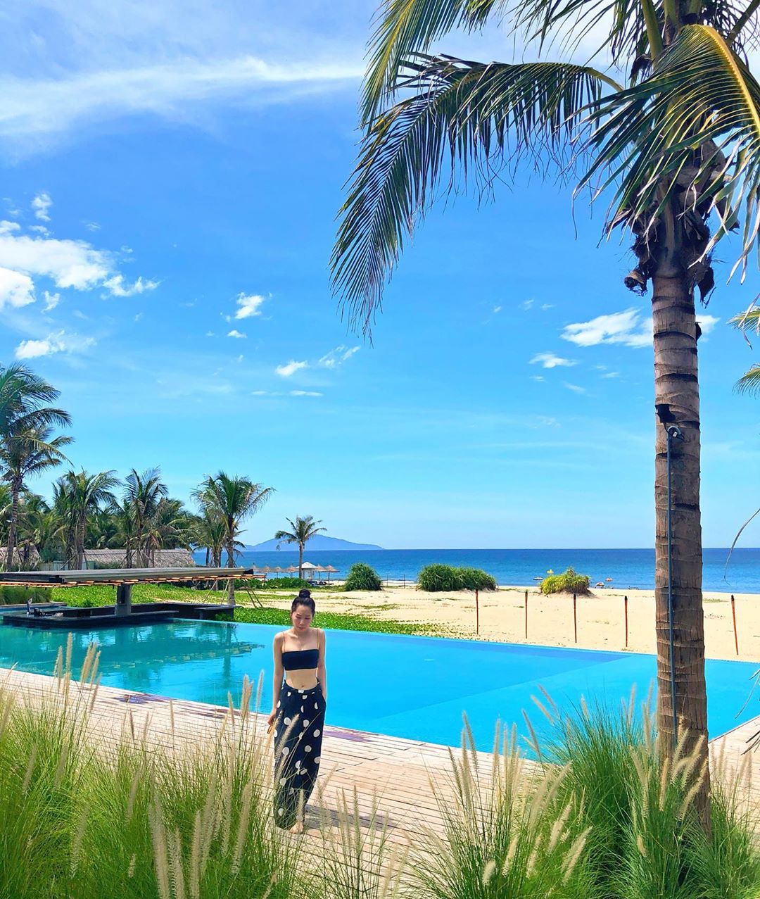Hồ bơi Blush Beach Club Hoi An quán bar Hội An view biển