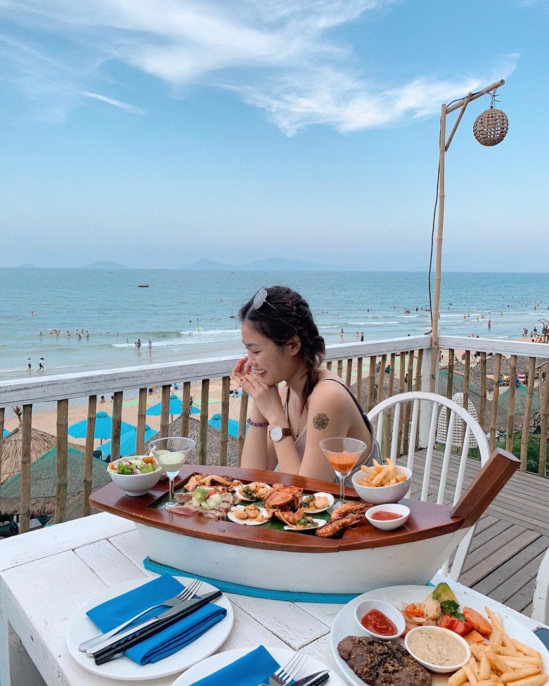 Thiết kế quán bar Hội An view biển The Deck House