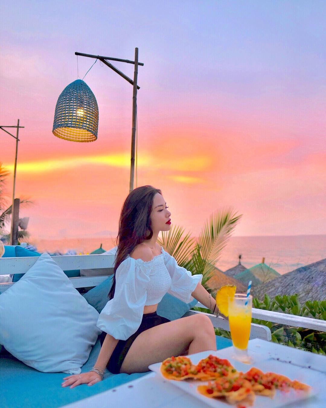 View biển lãng mạn tại quán bar Hội An view biển