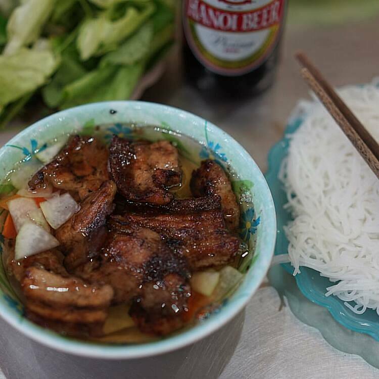 Địa chỉ quán bún chả Hà Nội Duy Diễm tại 140 Ngọc Khánh