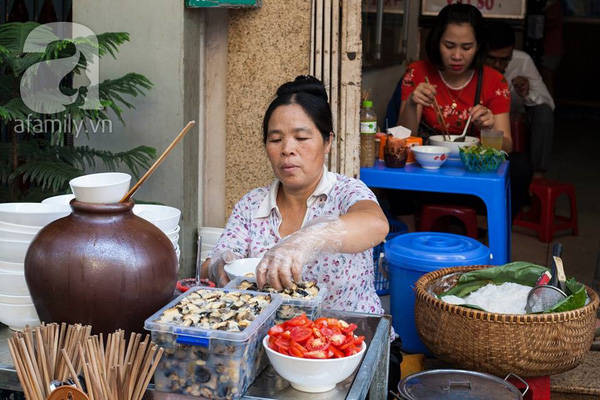4-quan-bun-oc-co-truyen-hang-chuc-nam-tuoi-neu-khong-biet-dung-nhan-la-sanh-an-o-ha-noi-ivivu-8