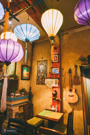 Không gian bên trong Viet Emotion quán cafe Sapa tone màu ấm