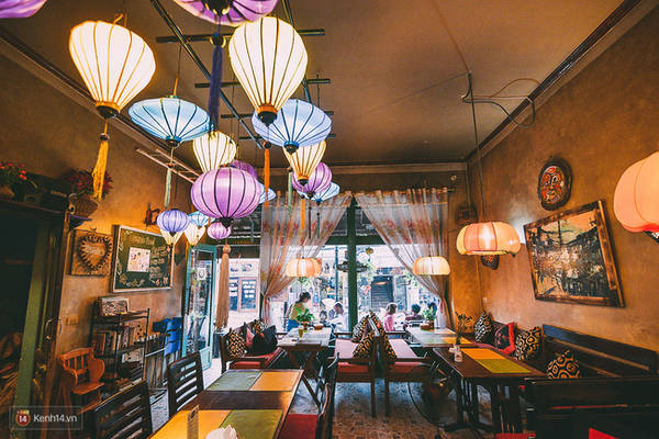 Đèn lồng trang trí tại Viet Emotion quán cafe Sapa