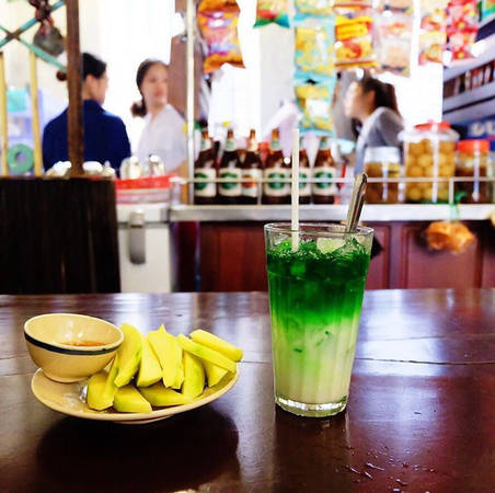 Chi tiết nội thất hoài niệm tại Út Lành