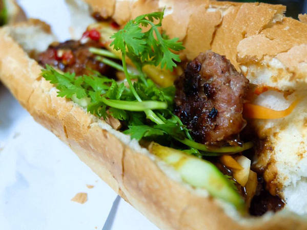 Bánh mì thịt nướng Sài Gòn