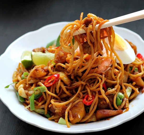 Mì xào cay Mee goreng mamak - món ngon Malaysia
