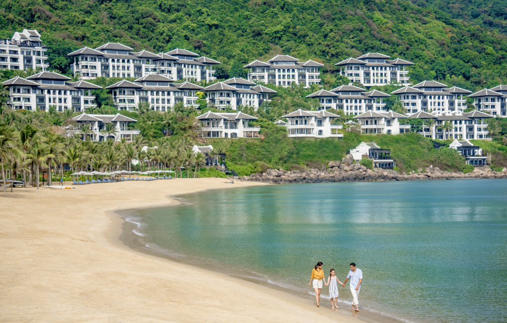 Top 2 khách sạn tốt nhất Việt Nam năm 2025 do tạp chí CN Traveler bình chọn