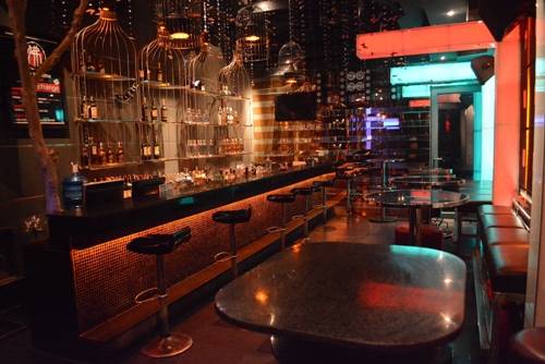 Funky B quán bar phố cổ Hà Nội hiện đại