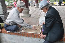 Nét đẹp đánh cờ bờ hồ tại Hà Nội