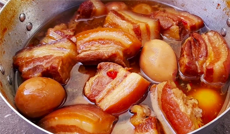 5-bi-quyet-de-noi-thit-kho-ham-nhieu-lan-khong-bi-cung-va-den-202201042233339173