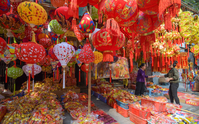 Chợ Hàng Mã - Địa điểm mua đồ trang trí Tết