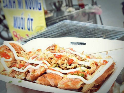 Dương Bá Trạc - Đường ẩm thực Sài Gòn giá rẻ gần trung tâm