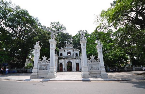 Đền Quán Thánh cổ kính bên cạnh hành trình khám phá 5 cửa ô Hà Nội