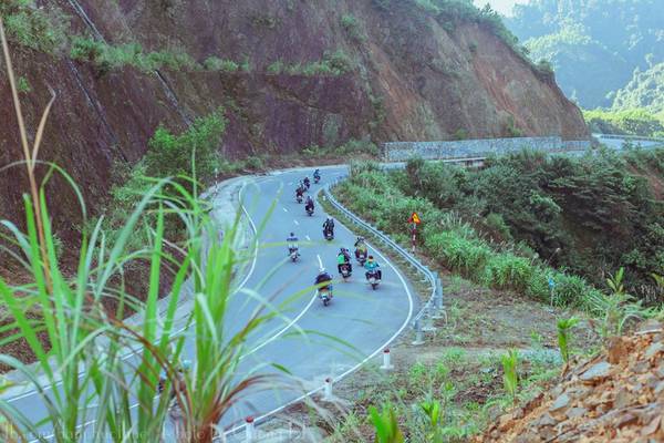Phong cảnh núi rừng trên đường lên A Lưới