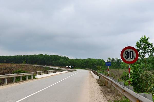 Cầu Khe Mồng trên tỉnh lộ 14B Nam Đông