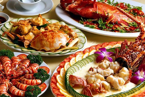 Hải sản tươi sống đa dạng cho du khách thưởng thức khi du lịch Nha Trang