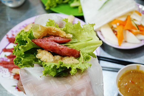 Nem nướng Bà Hùng - Quán ăn nổi tiếng trong ẩm thực Đà Lạt