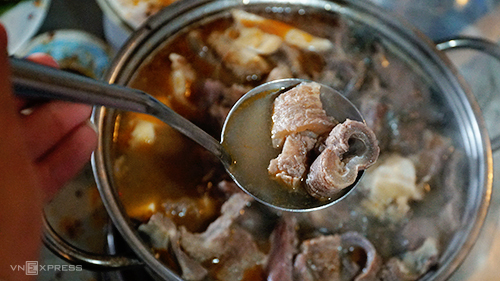 Lẩu bò Dã Chiến - Quán ăn nổi tiếng trong ẩm thực Đà Lạt