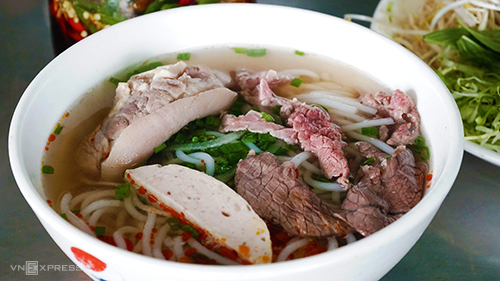 Bún bò Huế ấp Ánh Sáng - Quán ăn nổi tiếng trong ẩm thực Đà Lạt