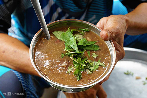 Cháo lòng bà Út - quán ăn sáng quận 1