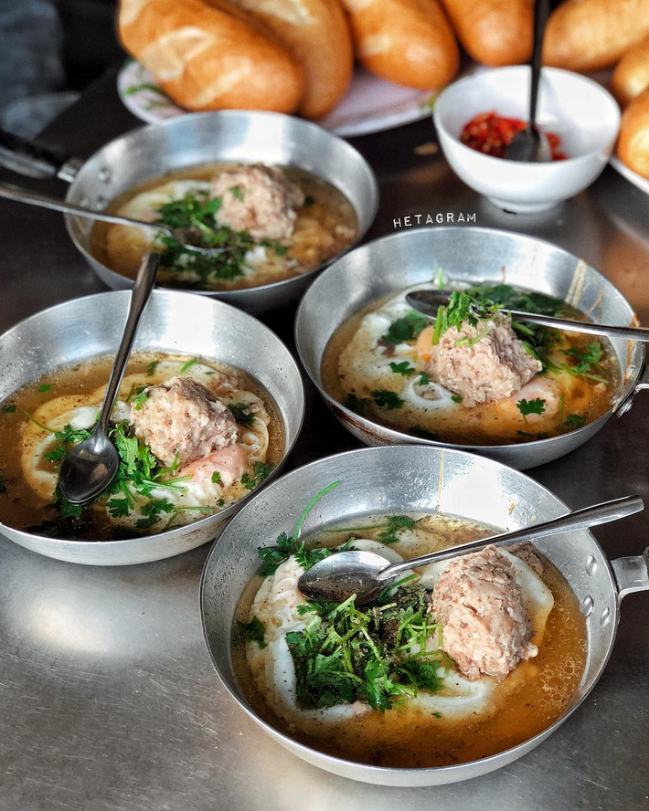 Bánh mì xíu mại - ăn vặt Vũng Tàu