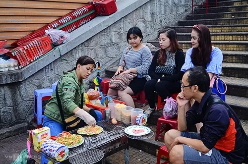 Bánh tráng nướng Đà Lạt bán tại chợ Đà Lạt