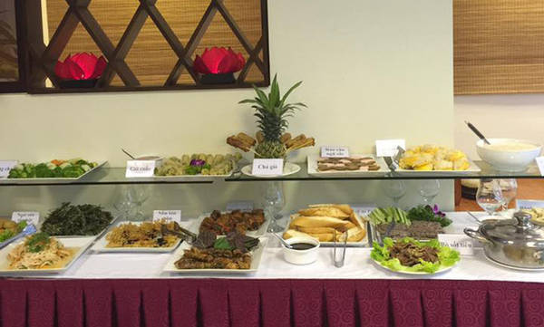 Buffet chay Hà Nội hơn 20 món tại Nhà hàng chay Tâm Việt