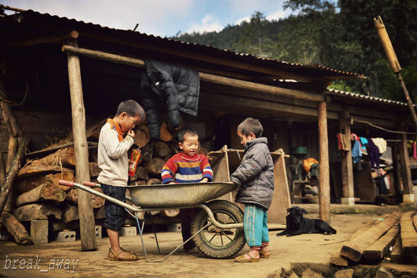 Trẻ em dân tộc. Ảnh: Vũ Quang